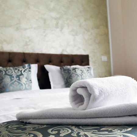 Pensiunea Romeo Resort ฟอคชานิ ภายนอก รูปภาพ